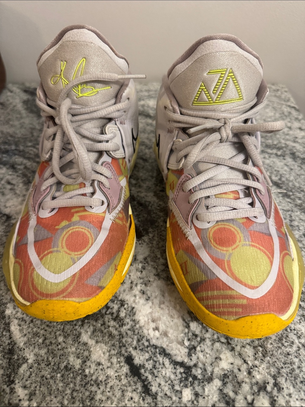 Nike Kyrie Infinity Size  4Y  Pyramid